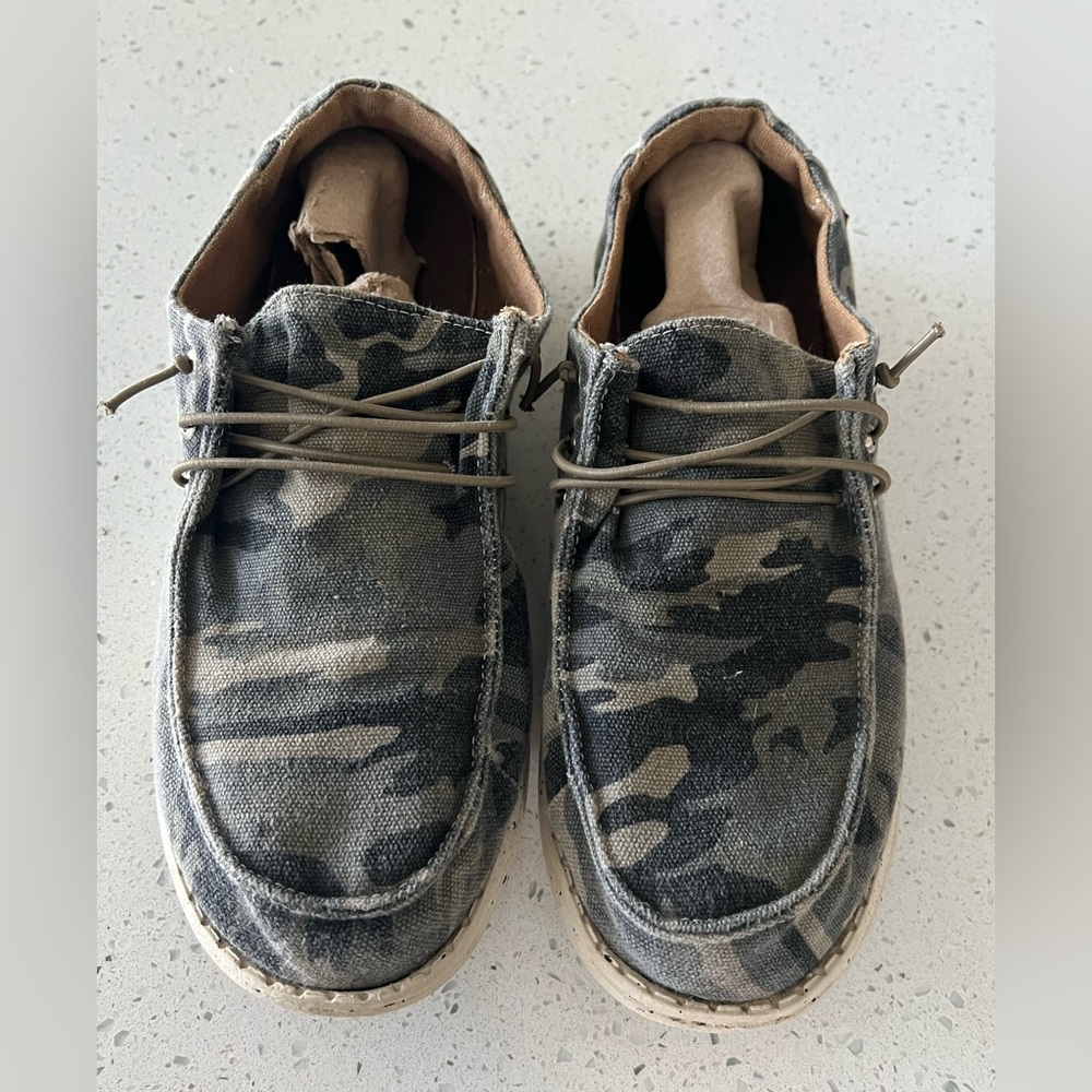 Women's Camo Slip-ons
